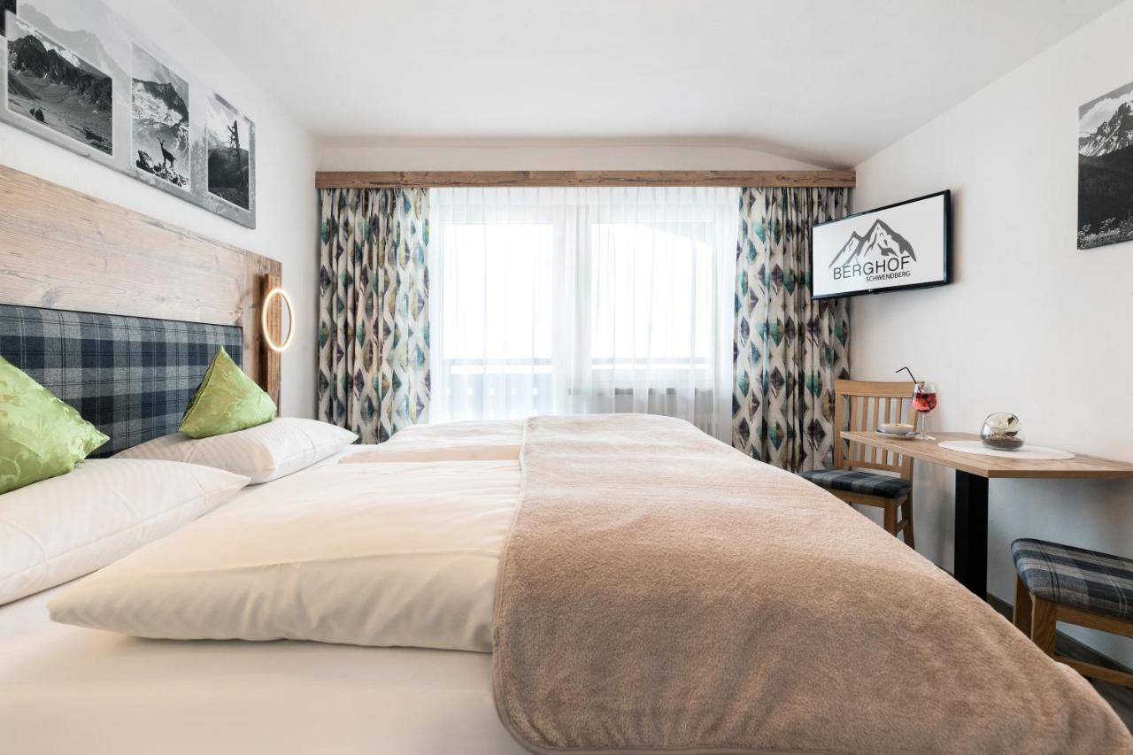 Gasthof Pension Berghof ヒパッハ エクステリア 写真