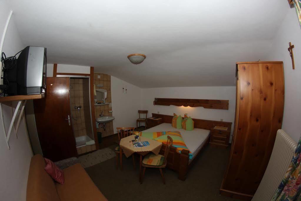Gasthof Pension Berghof ヒパッハ エクステリア 写真
